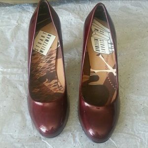 **NWT** Stuart Weitzman Patent Leather Heels